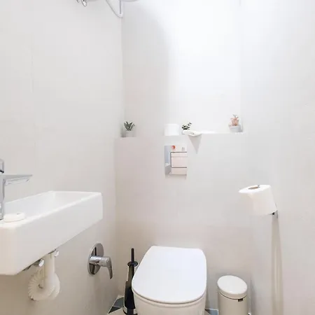 3br Free Parking Апартамент